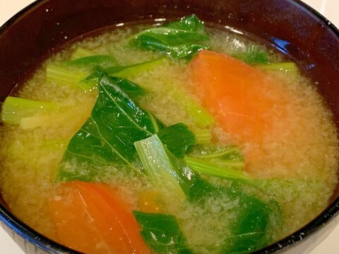 小松菜とトマトの味噌汁